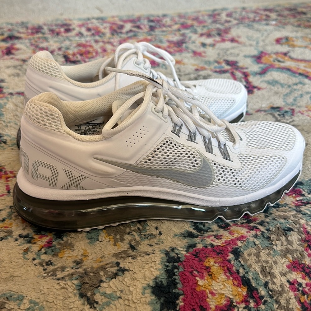 White Nike airmax